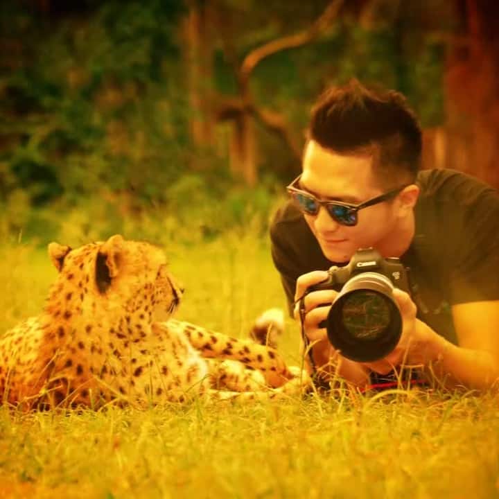 Ryo photographing wildlife during his travels